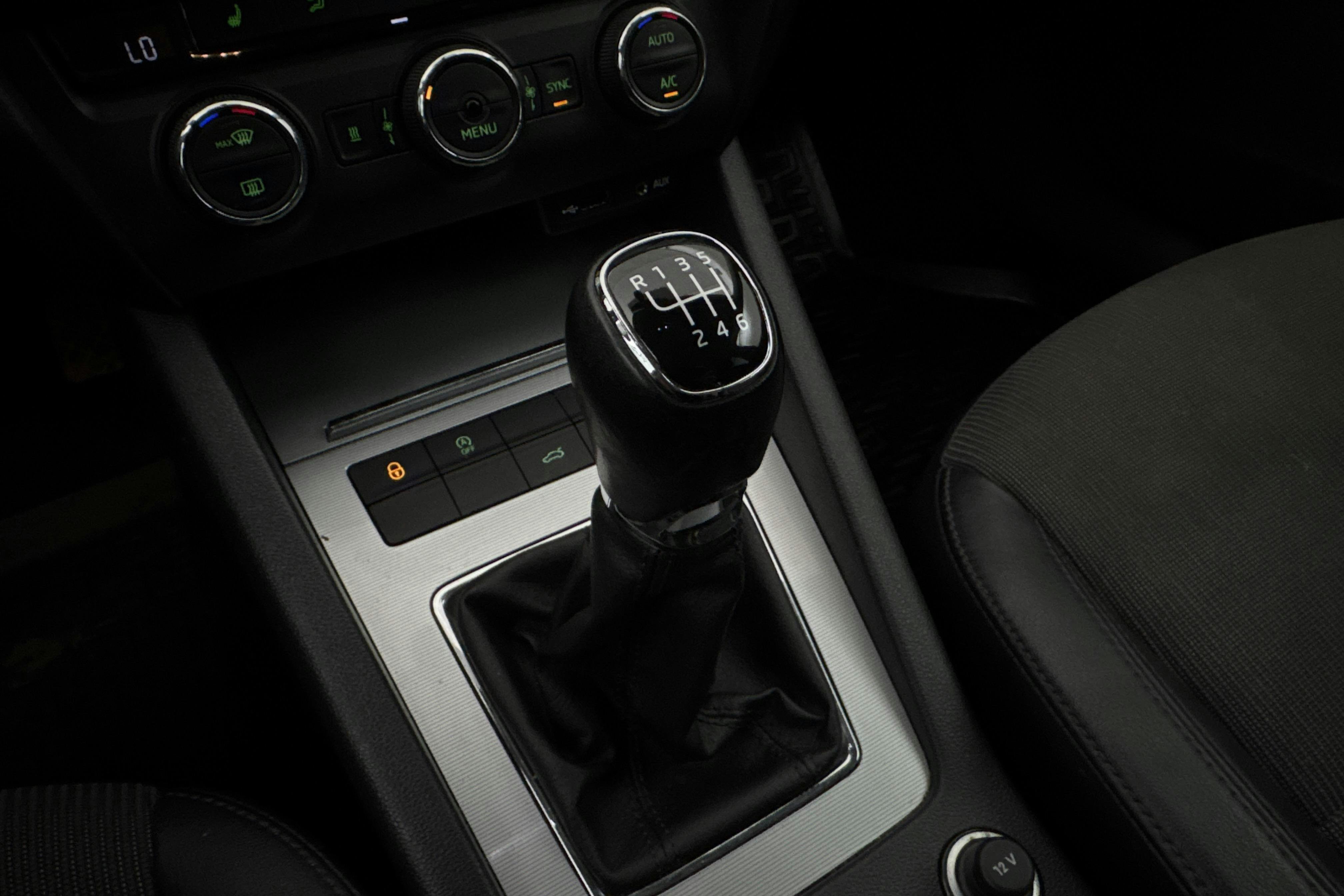 Vehicle Image 15