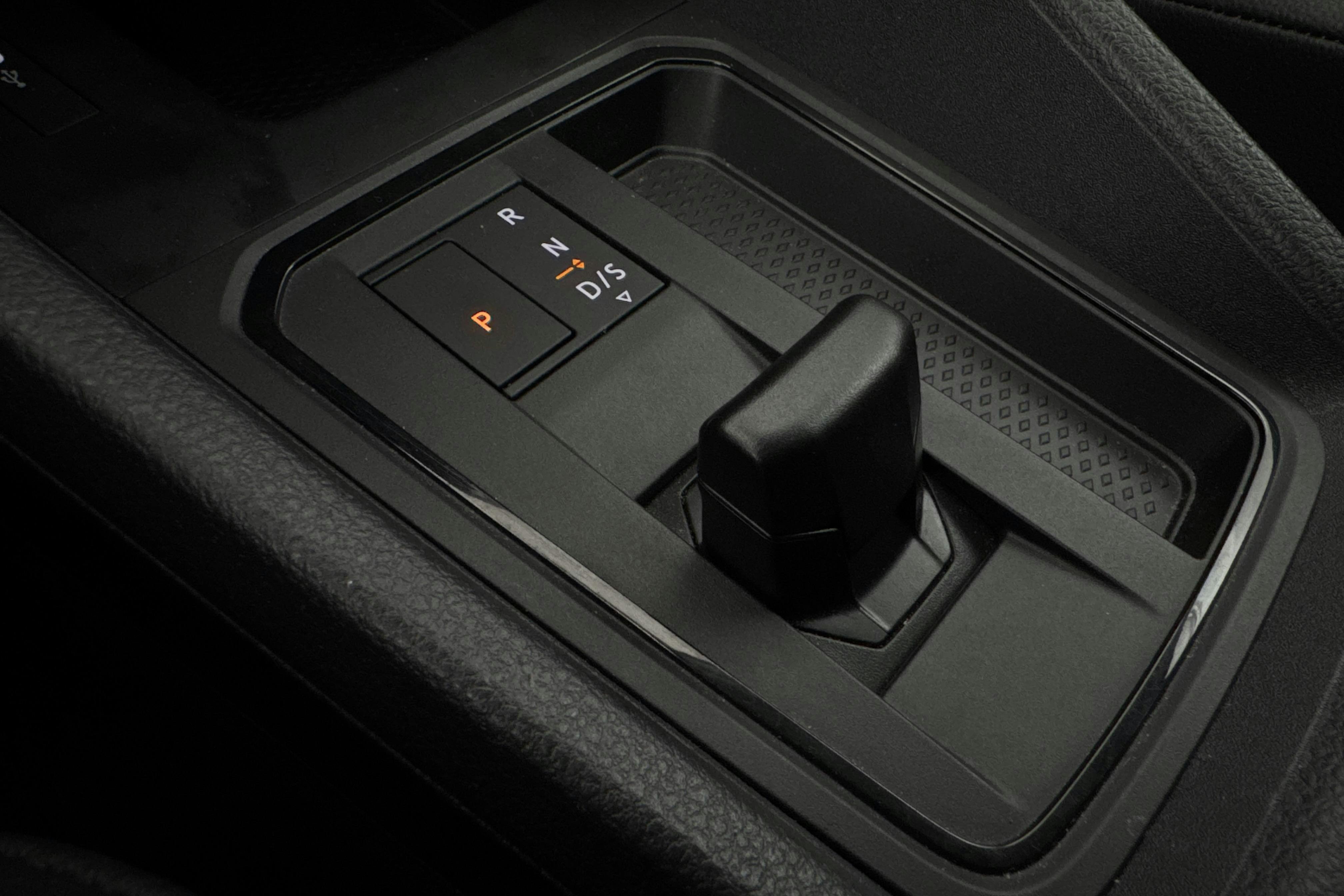 Vehicle Image 16