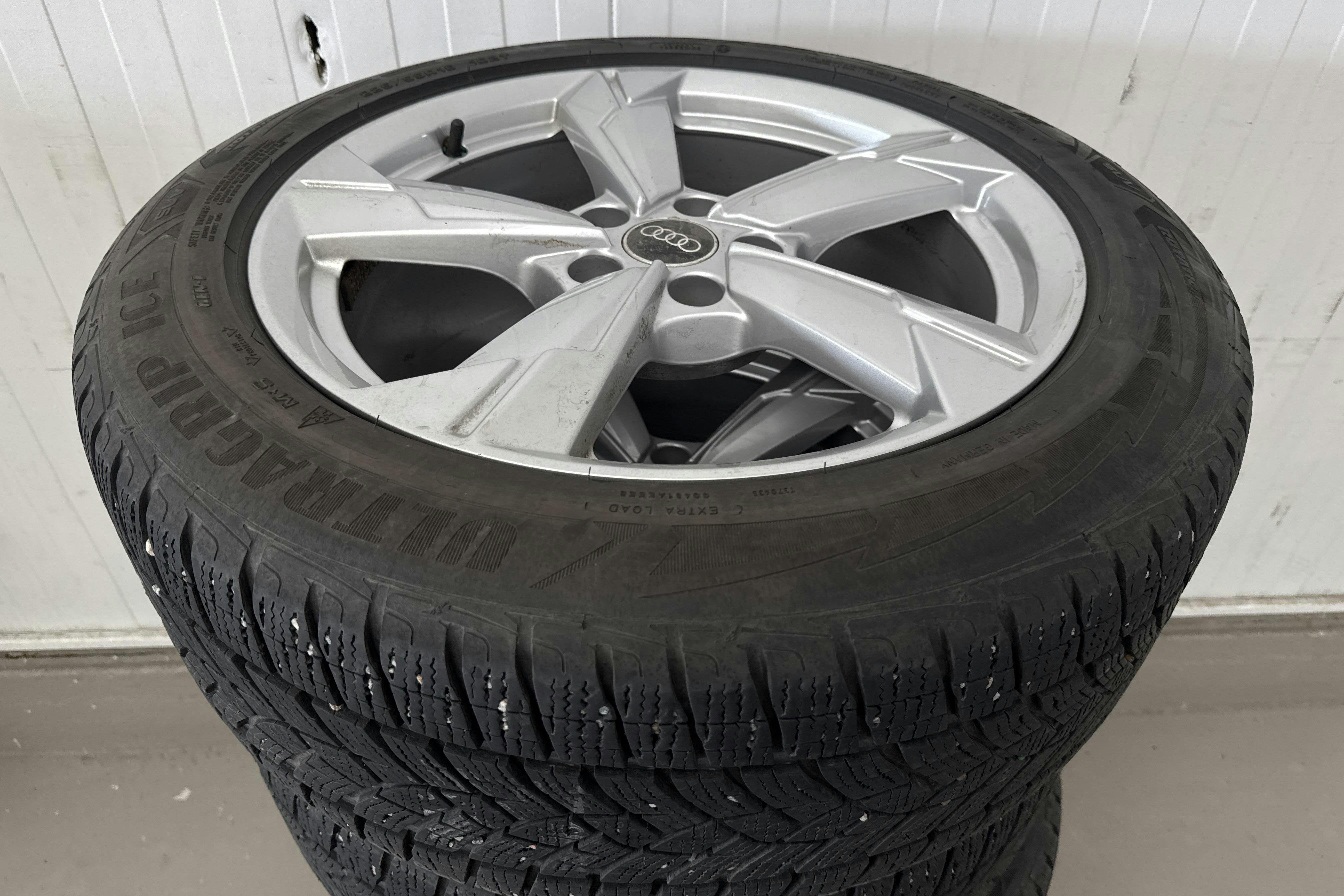 Vehicle Image 21