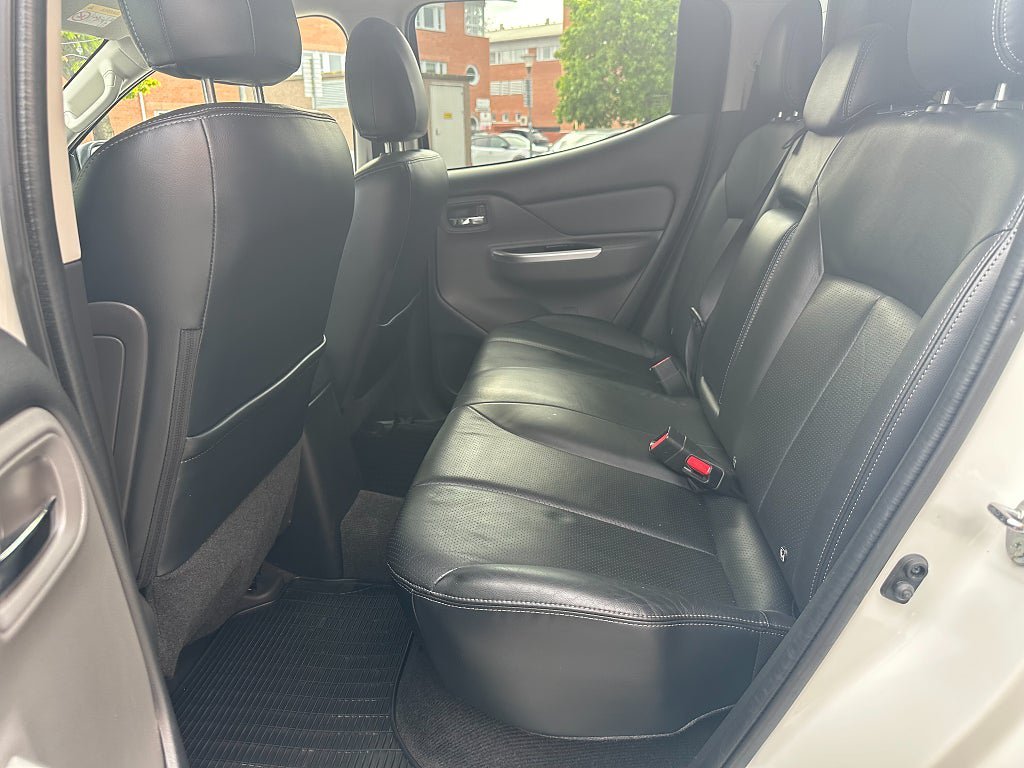 Vehicle Image 16