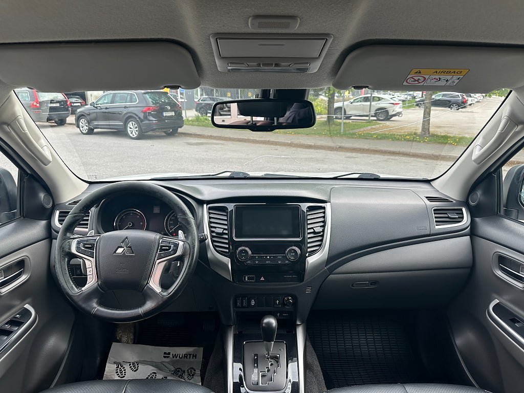 Vehicle Image 17