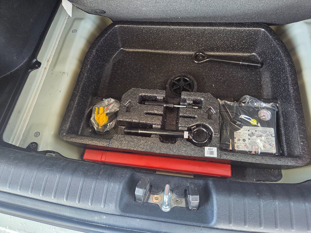 Vehicle Image 8