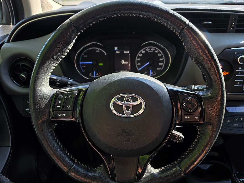 Vehicle Image 16