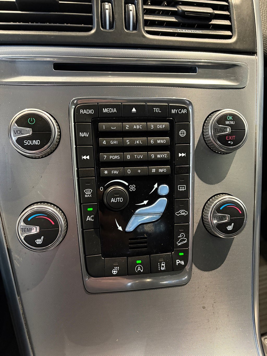 Vehicle Image 14