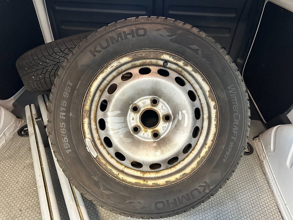 Vehicle Image 16