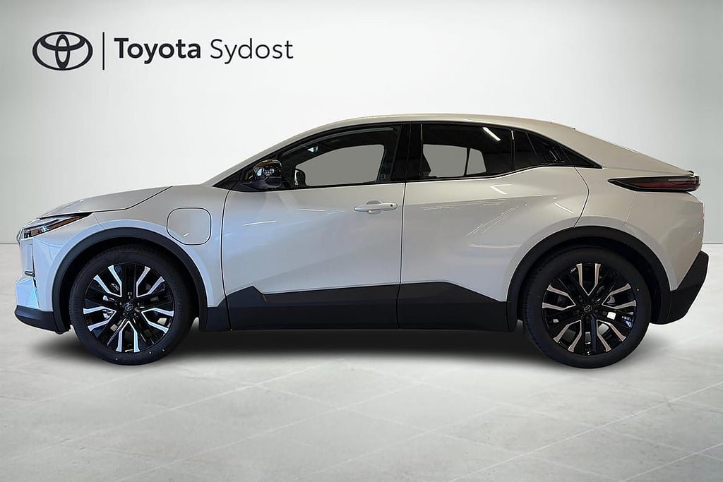 Vehicle Image 4