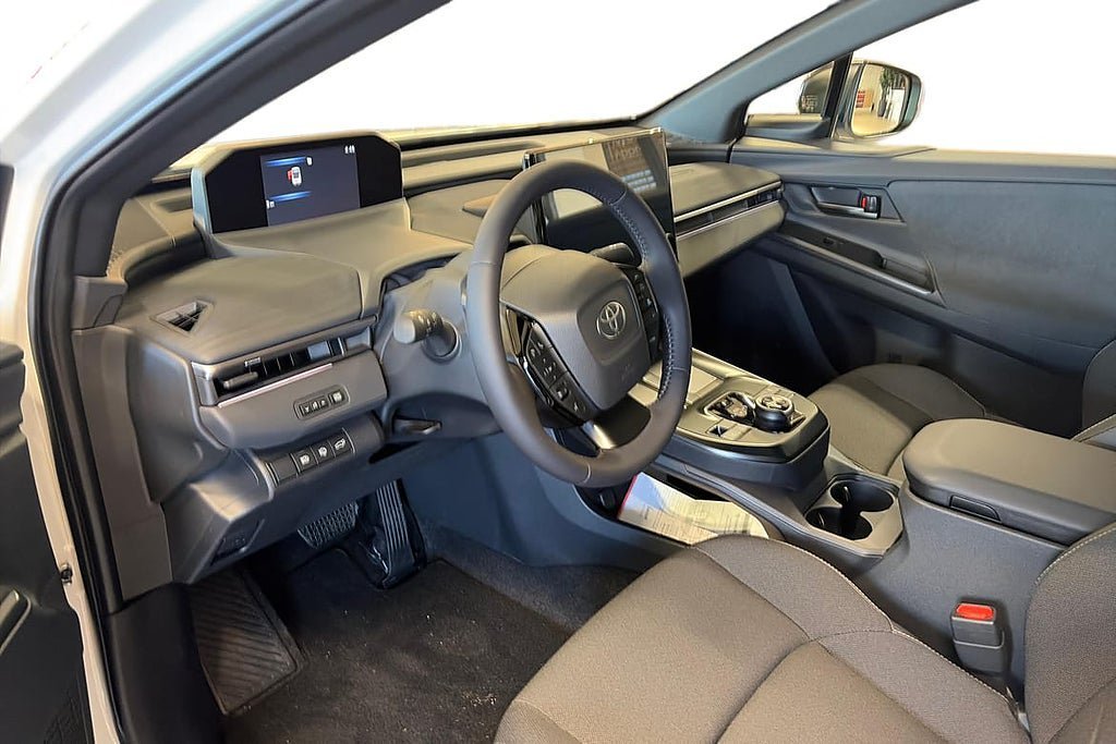 Vehicle Image 11