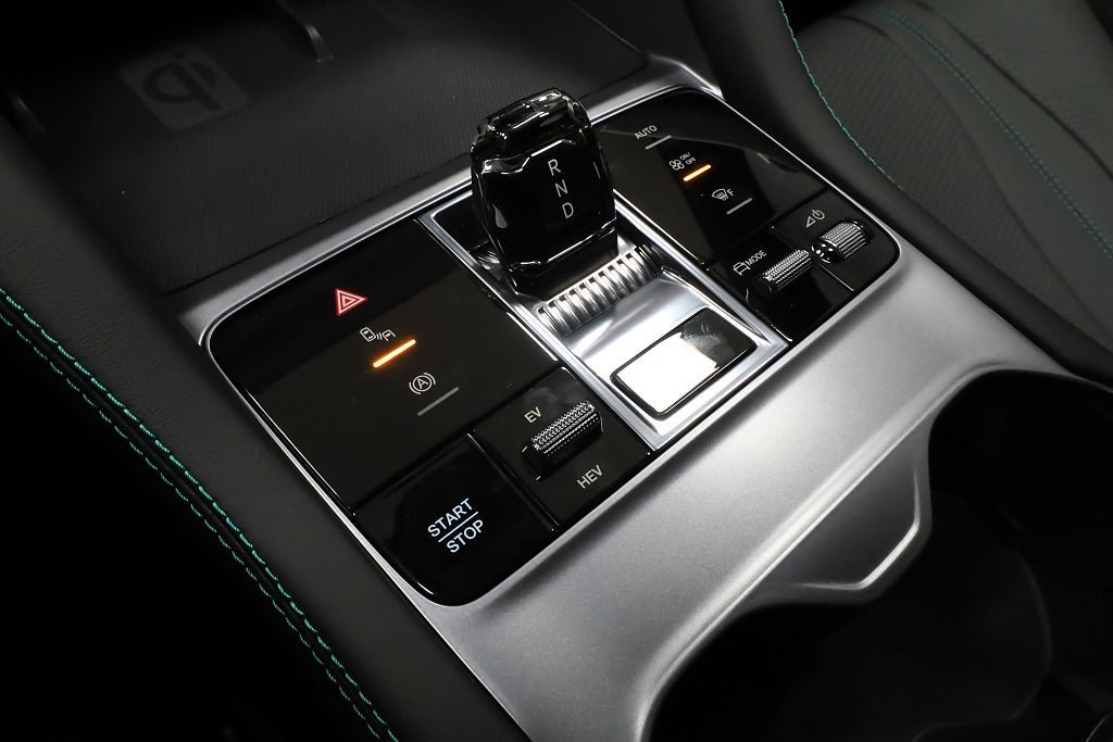 Vehicle Image 25
