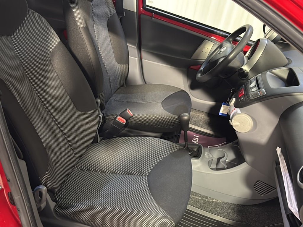 Vehicle Image 9