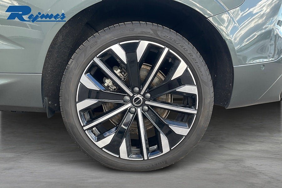 Vehicle Image 23