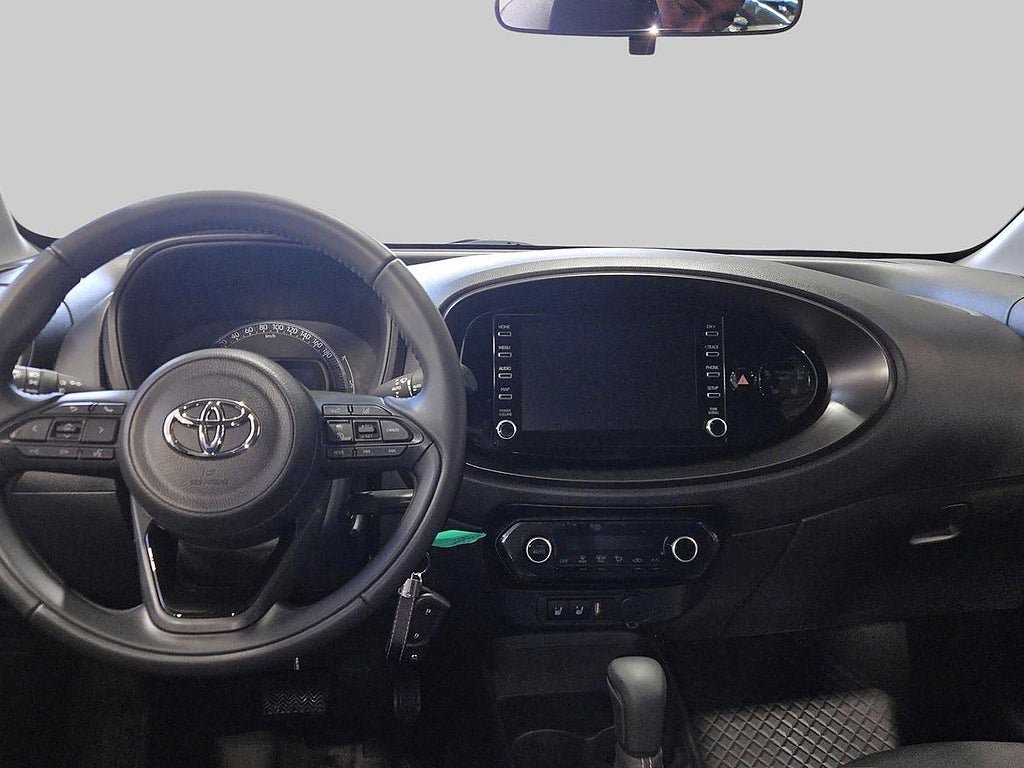 Vehicle Image 11