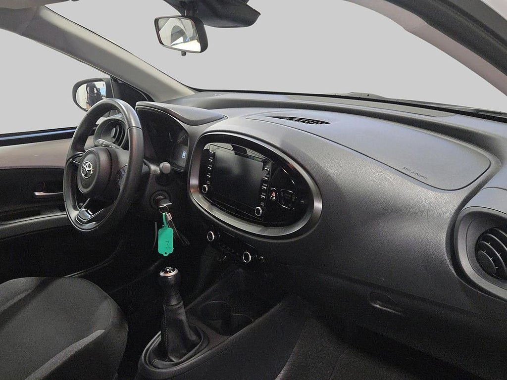 Vehicle Image 9