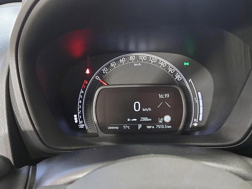 Vehicle Image 14
