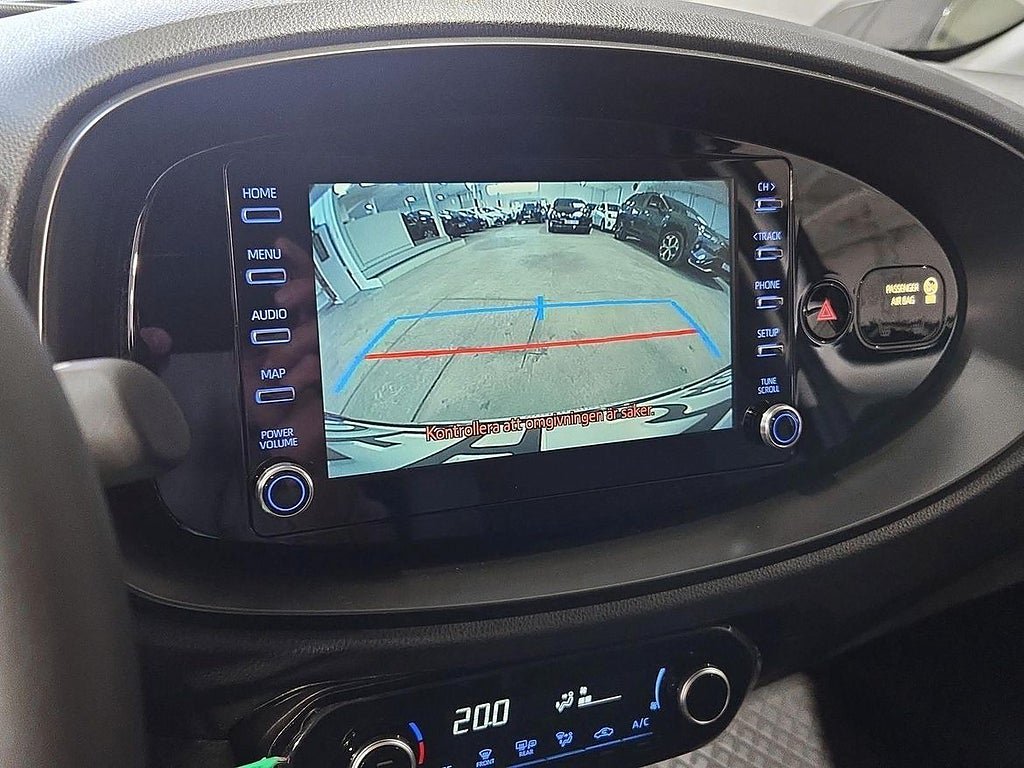Vehicle Image 16