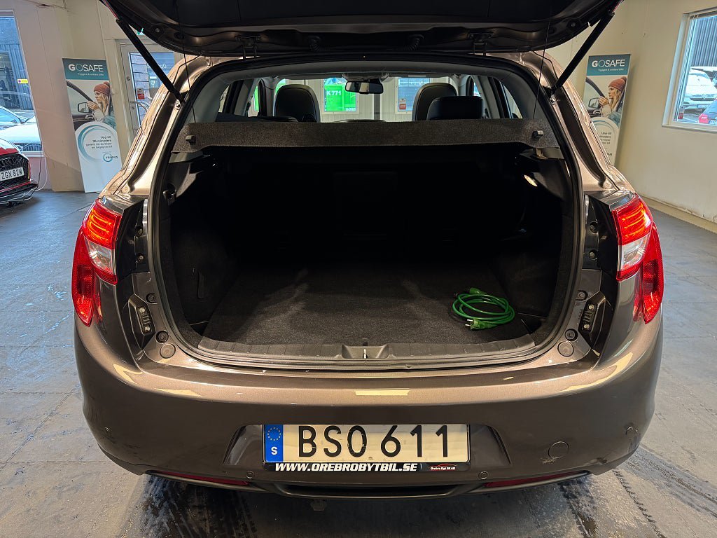Vehicle Image 24