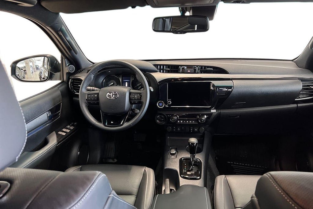Vehicle Image 10