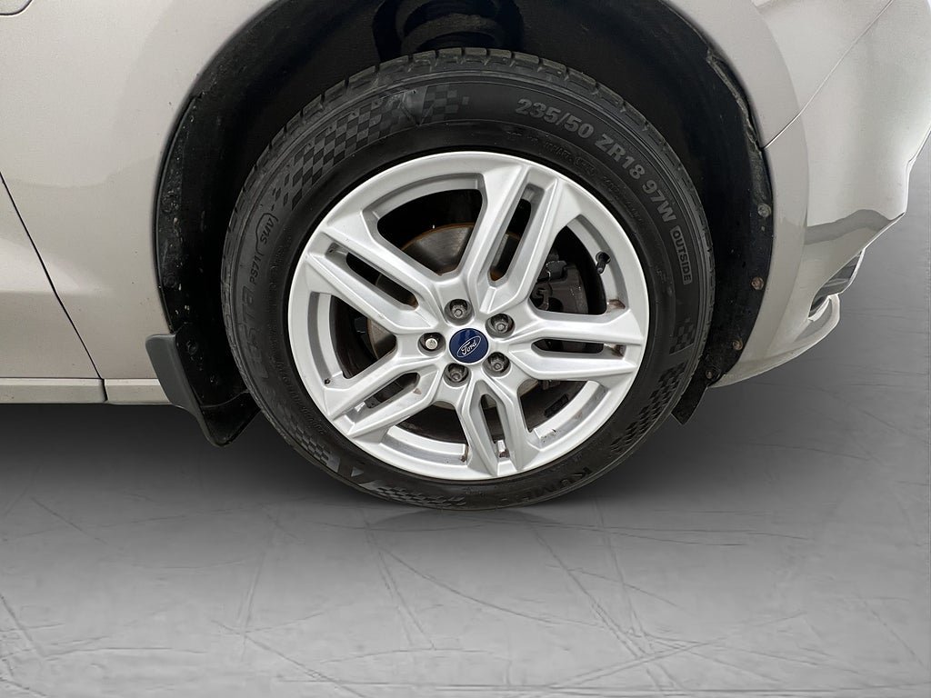 Vehicle Image 32