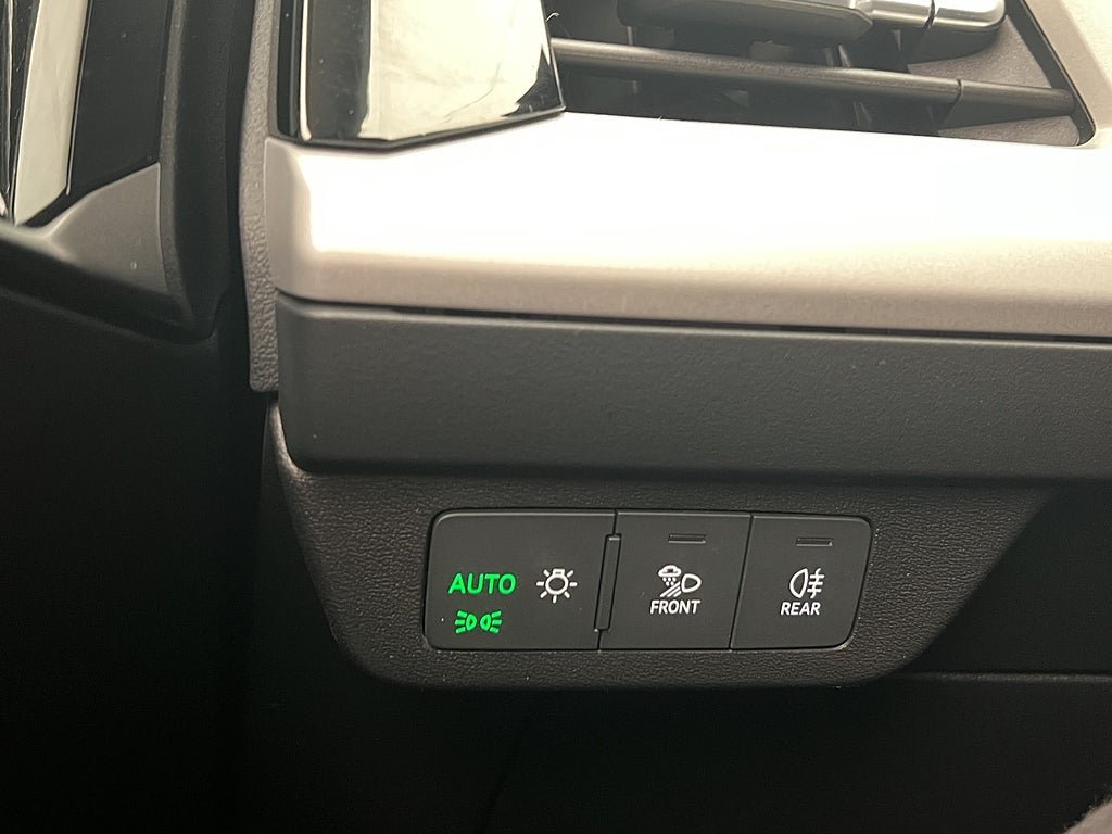 Vehicle Image 27