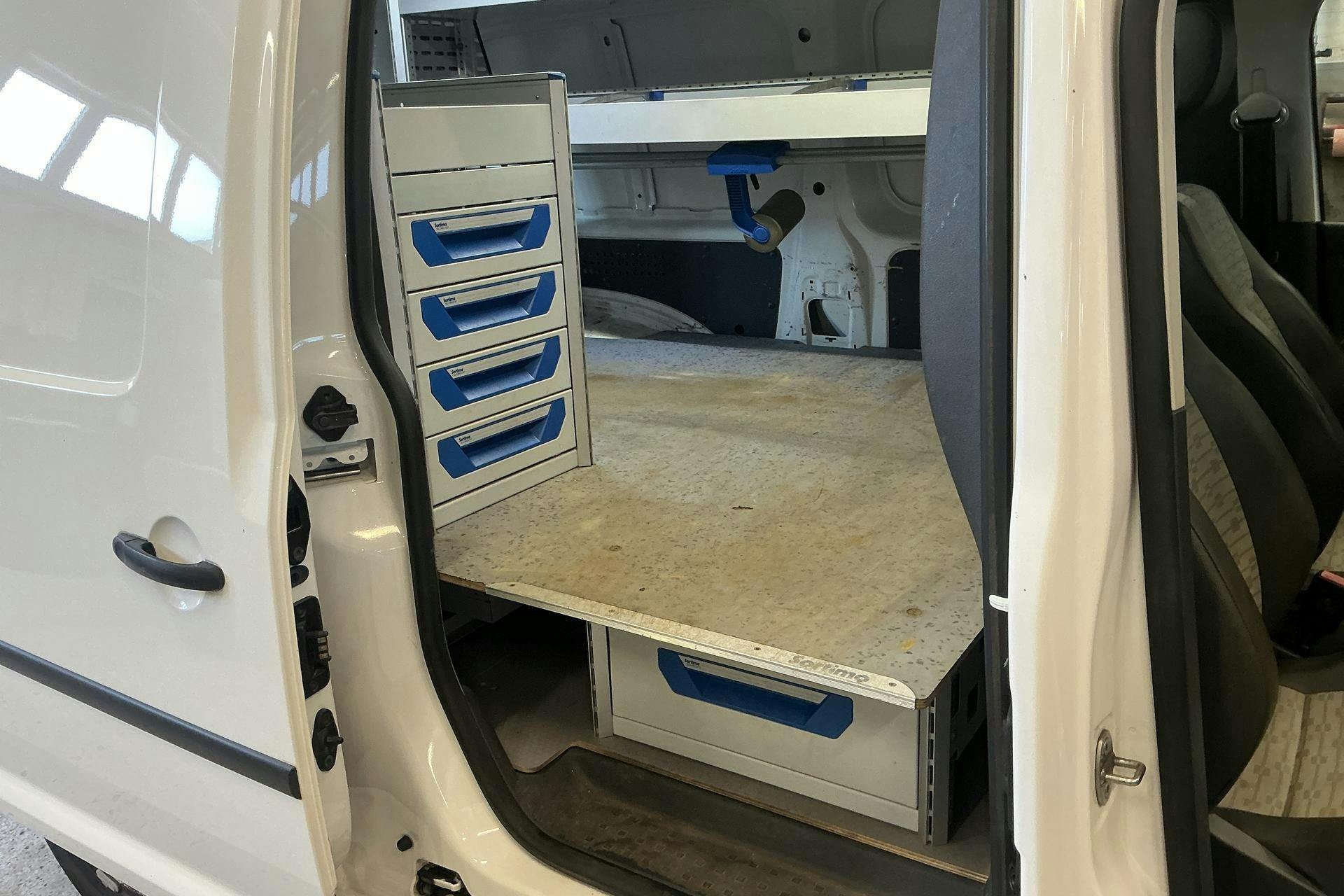 Vehicle Image 8