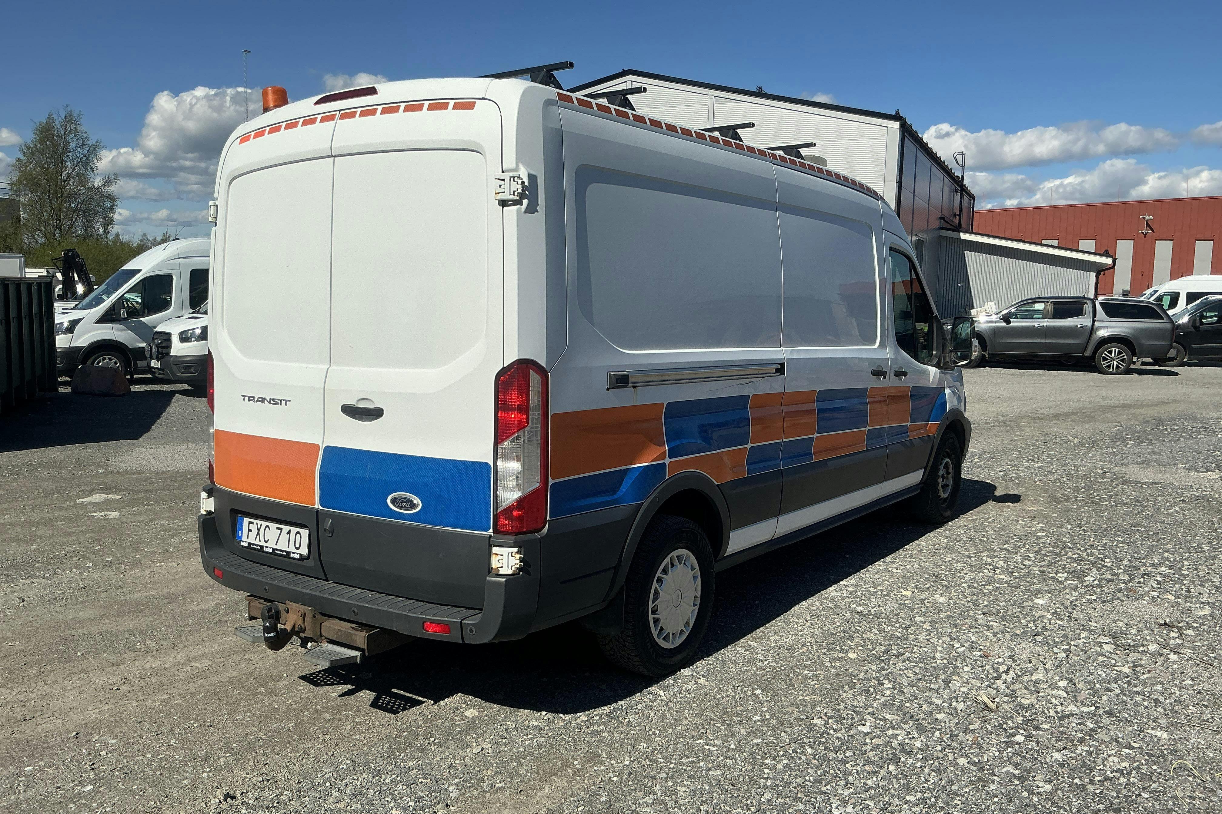 Vehicle Image 4