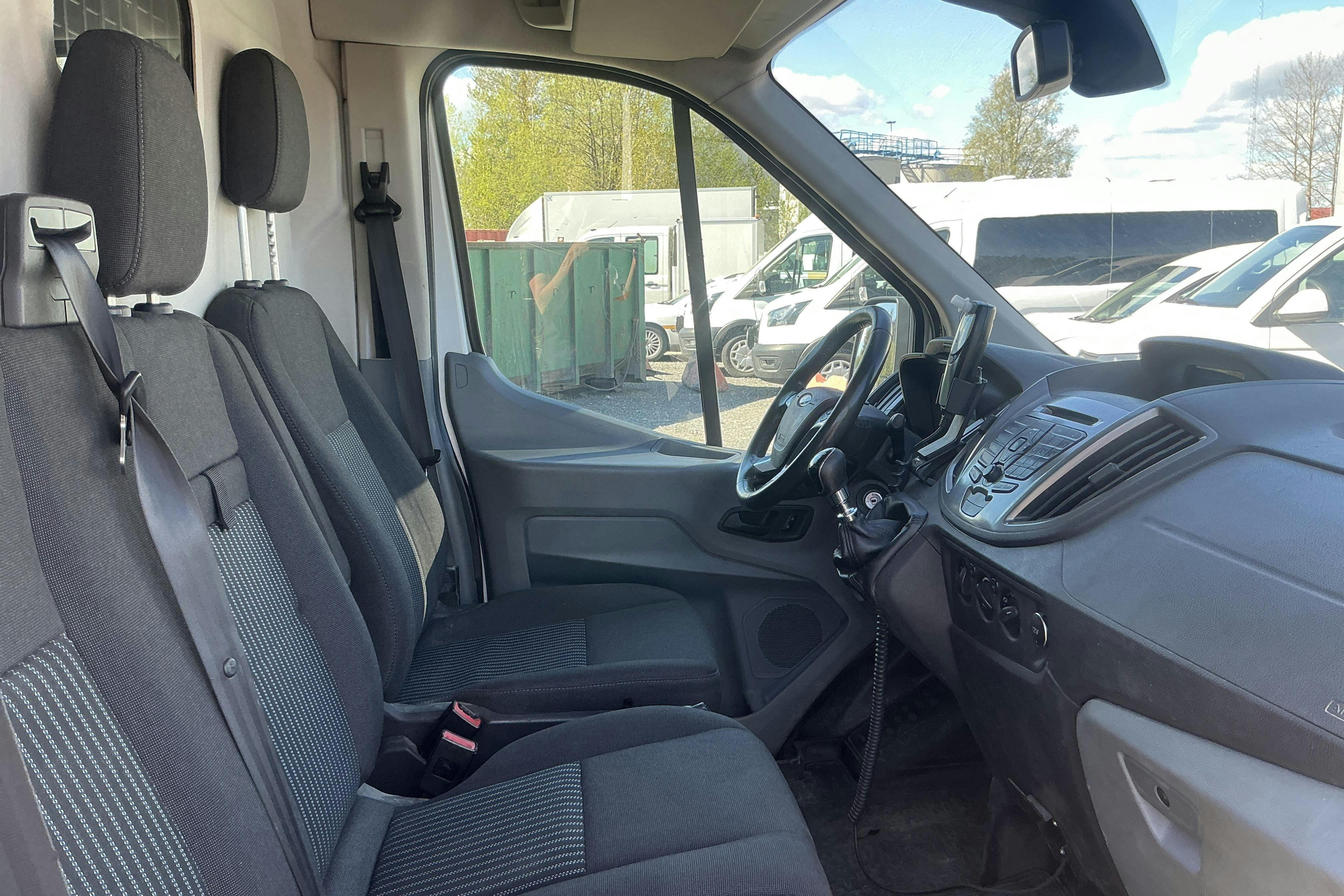 Vehicle Image 8