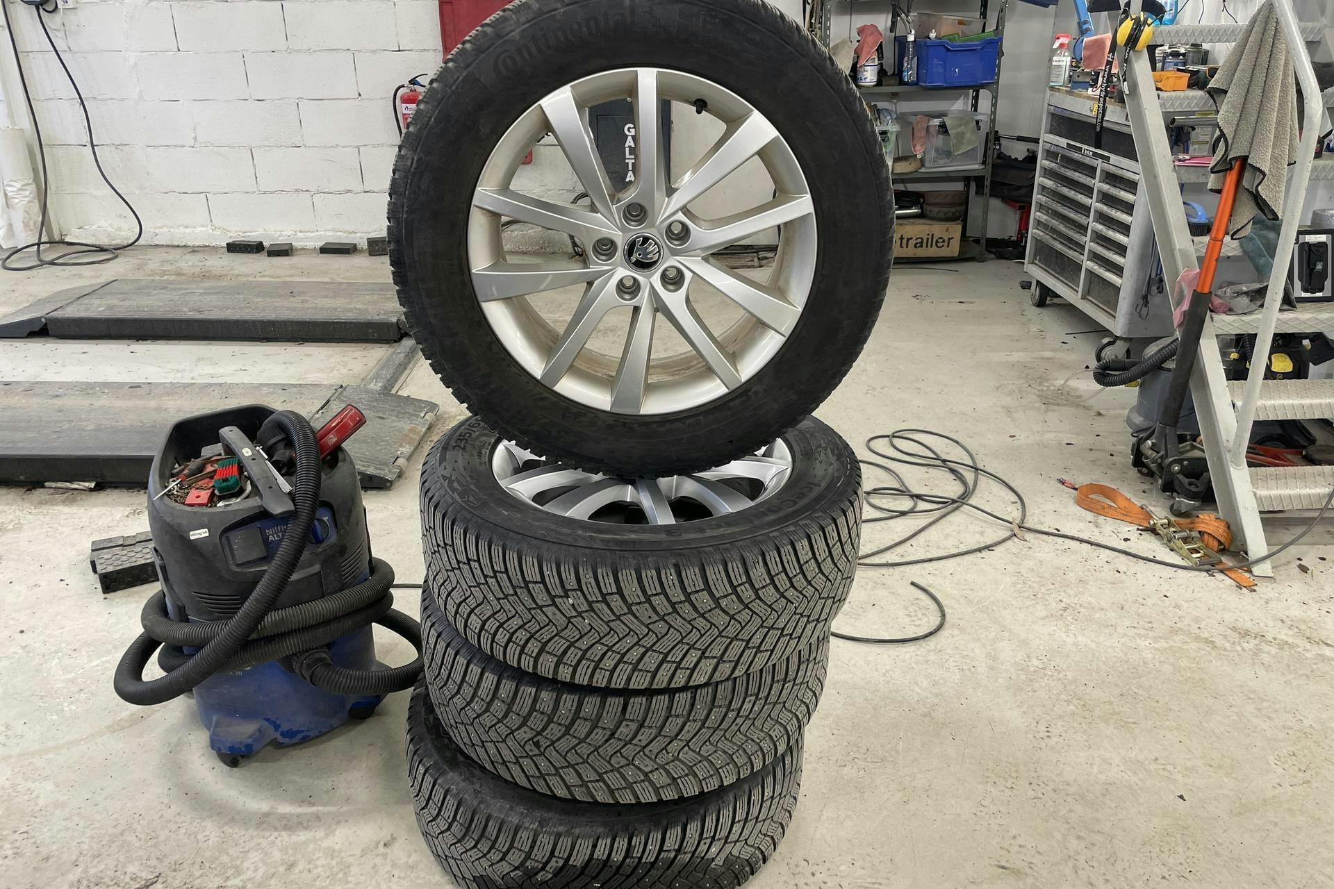 Vehicle Image 16