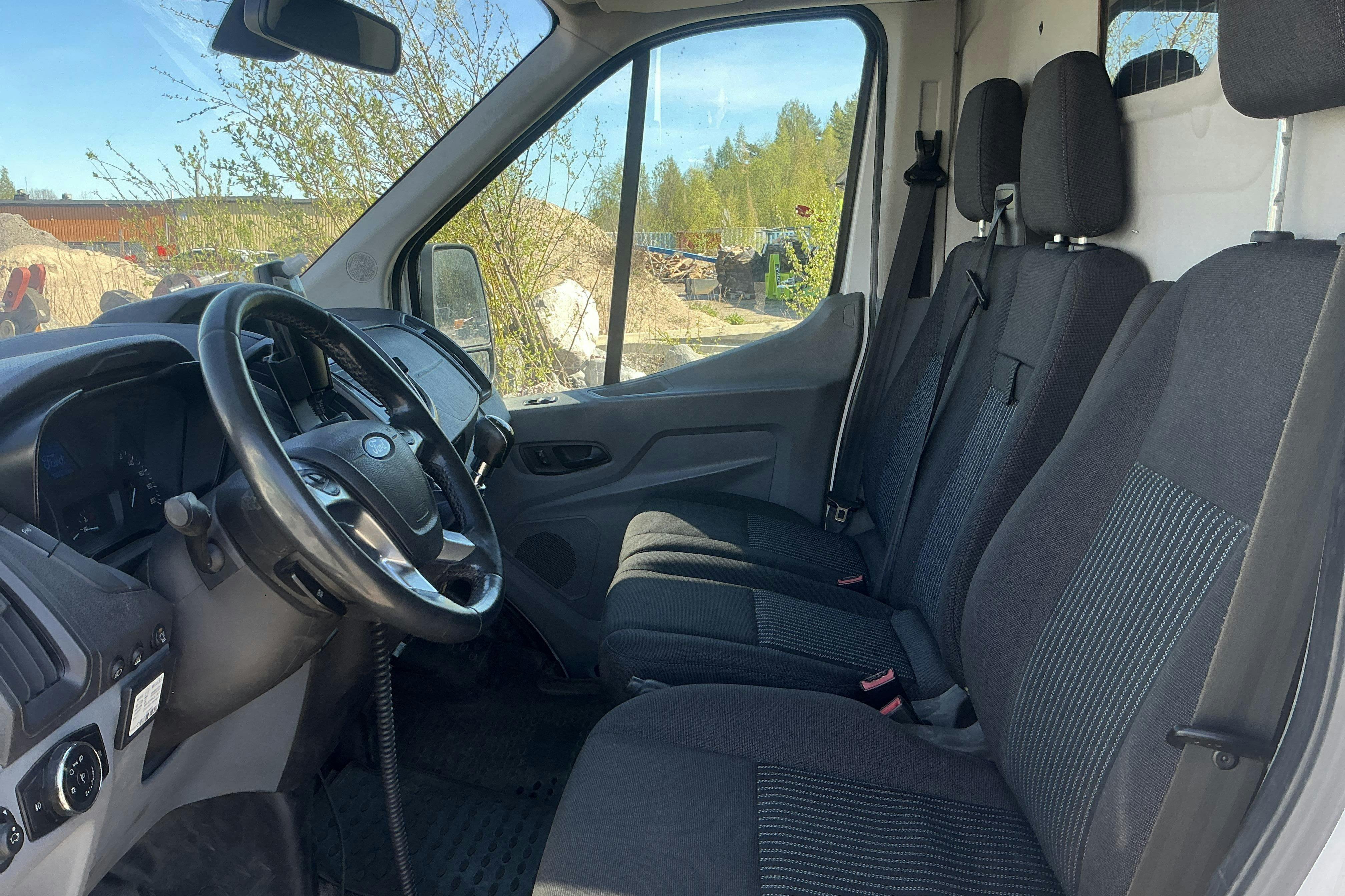 Vehicle Image 9