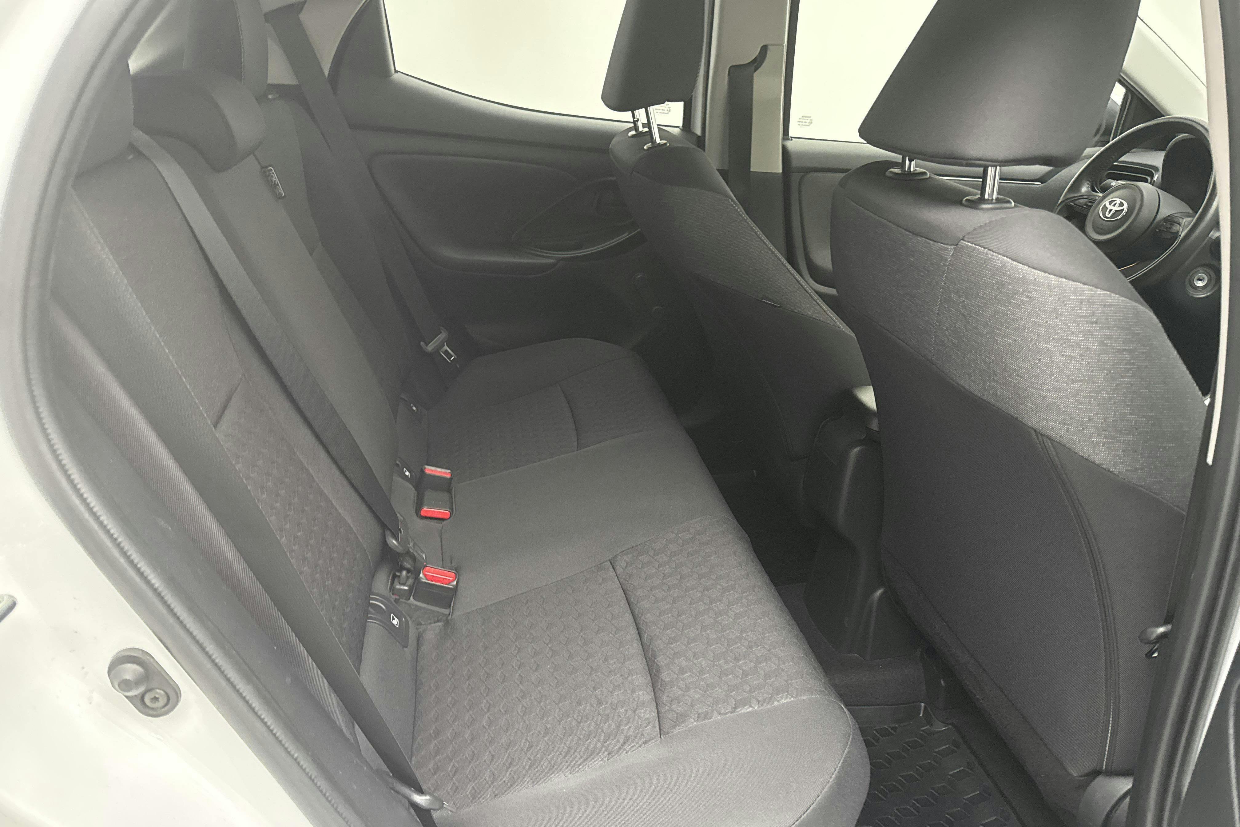 Vehicle Image 8