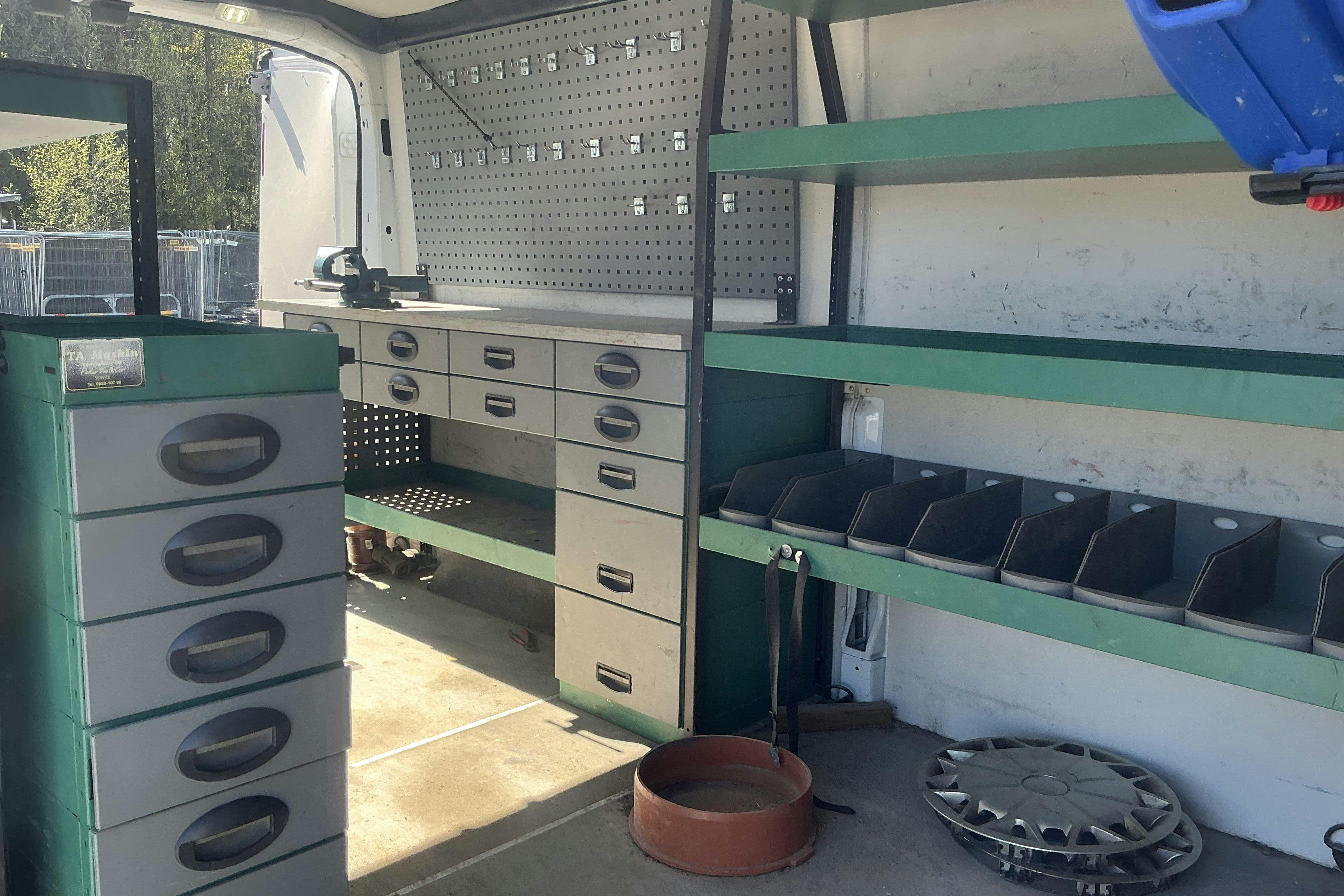 Vehicle Image 15
