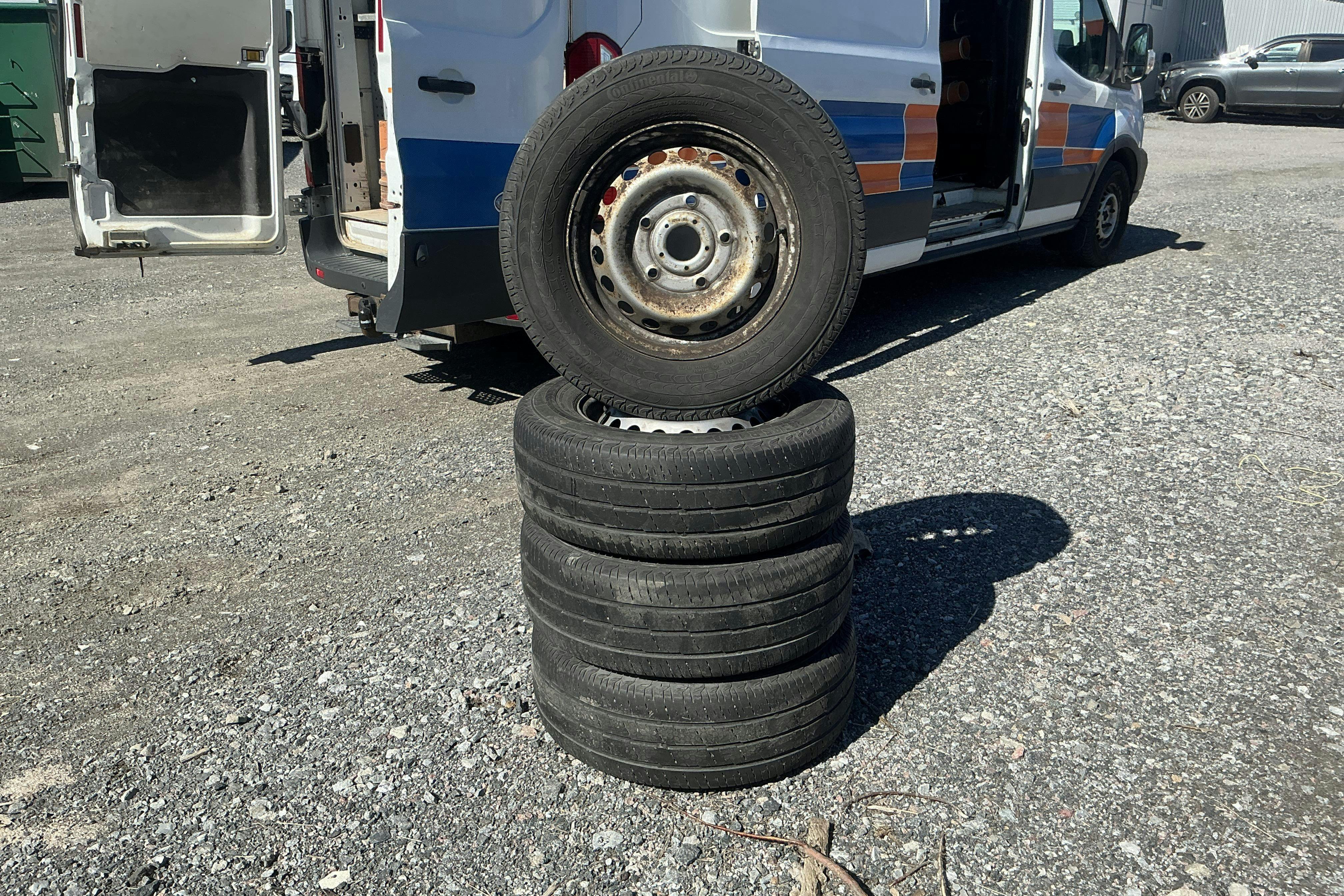 Vehicle Image 16