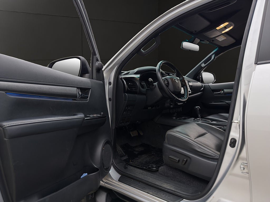 Vehicle Image 15