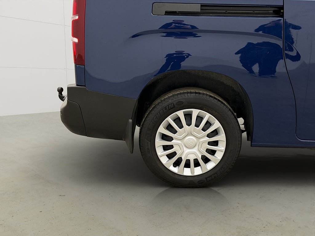 Vehicle Image 32