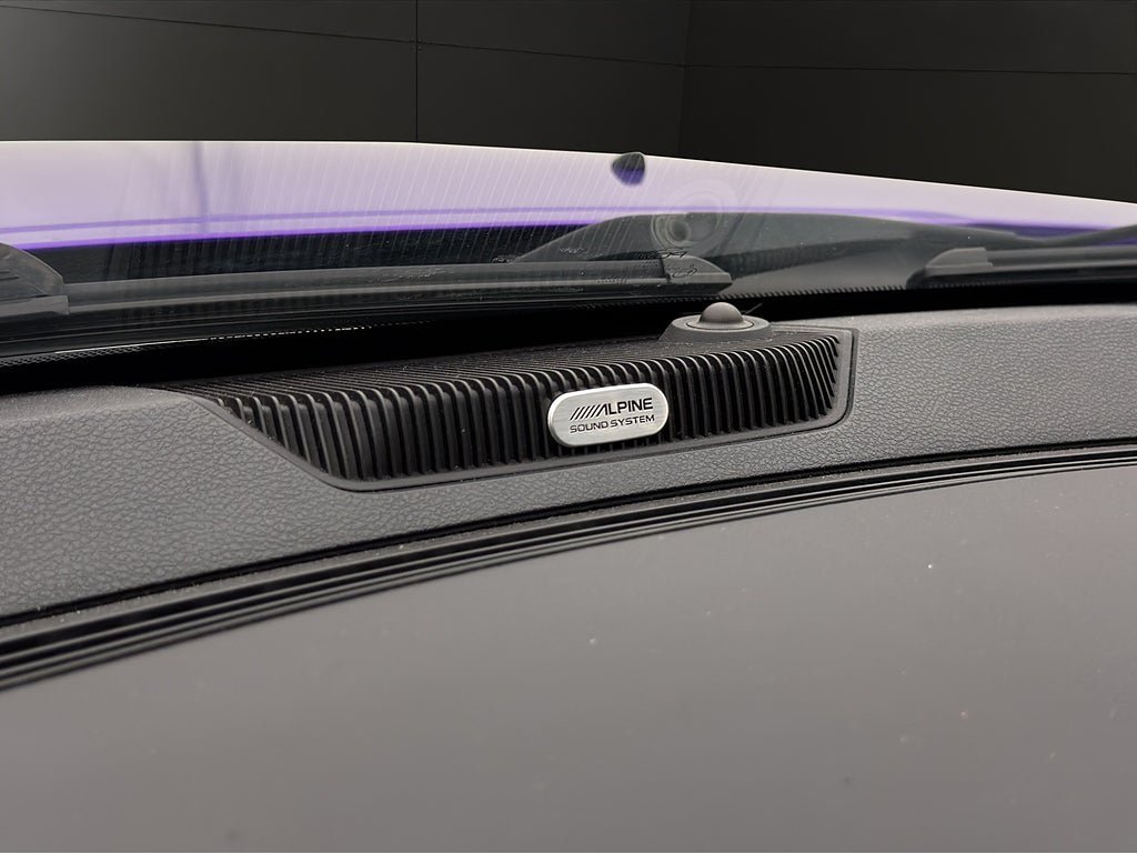 Vehicle Image 25