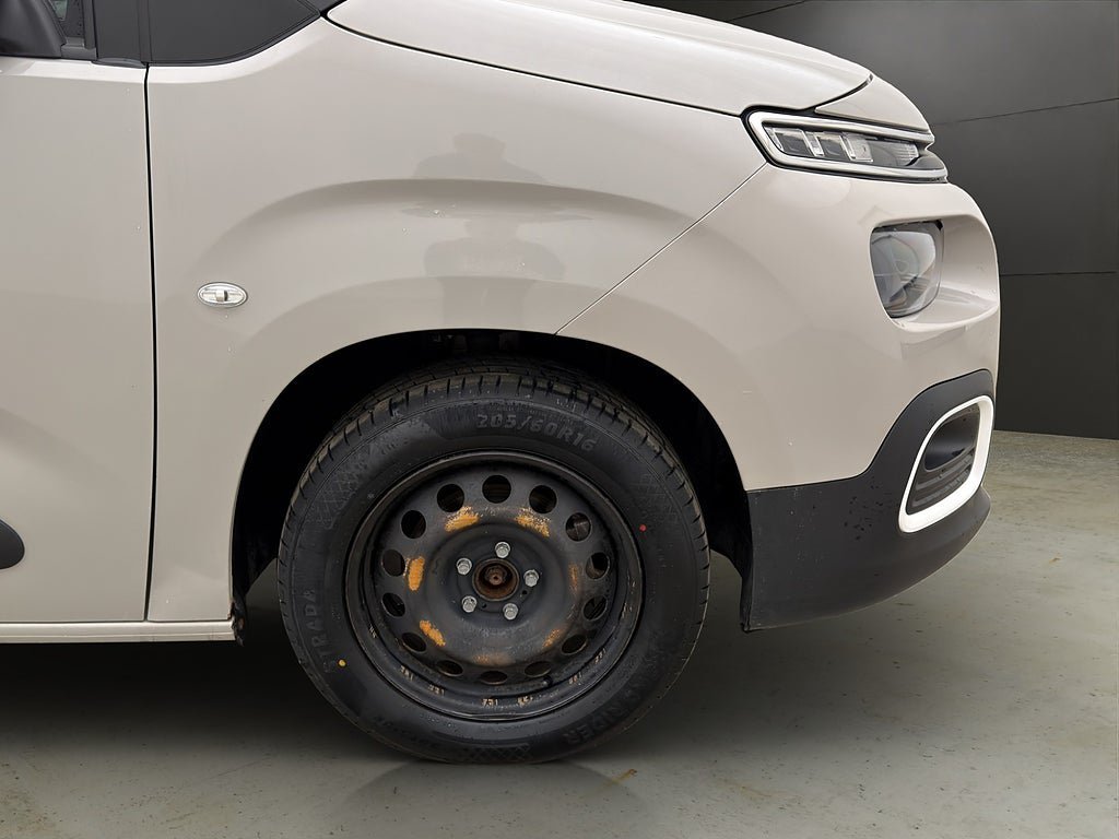 Vehicle Image 33