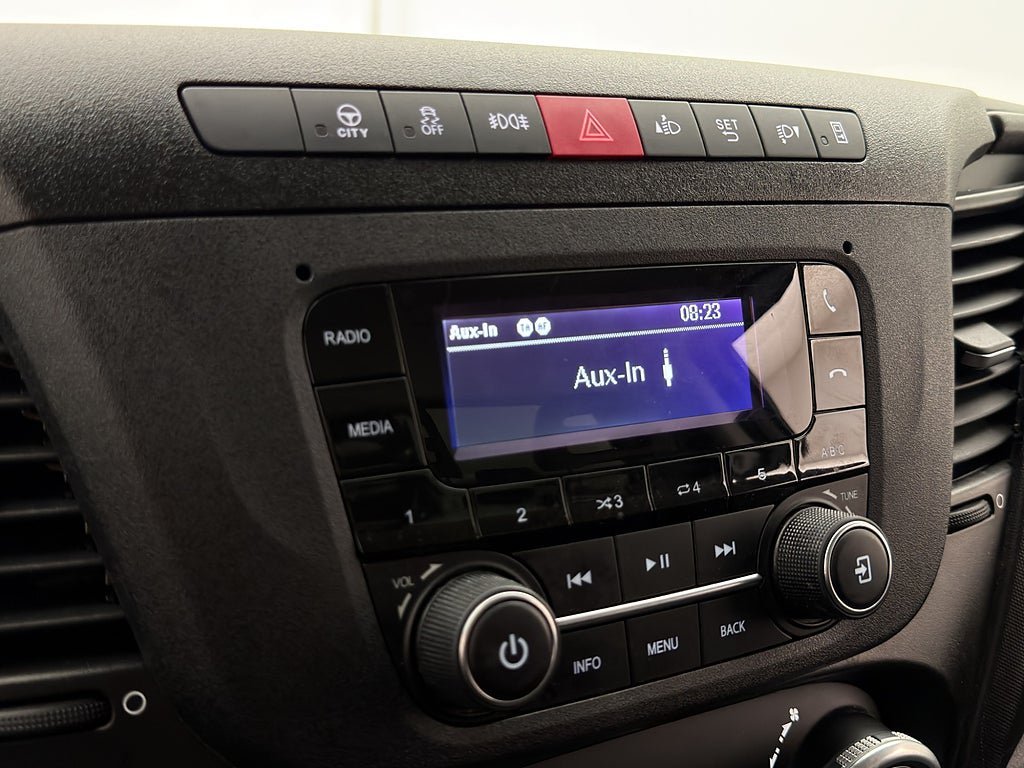 Vehicle Image 25
