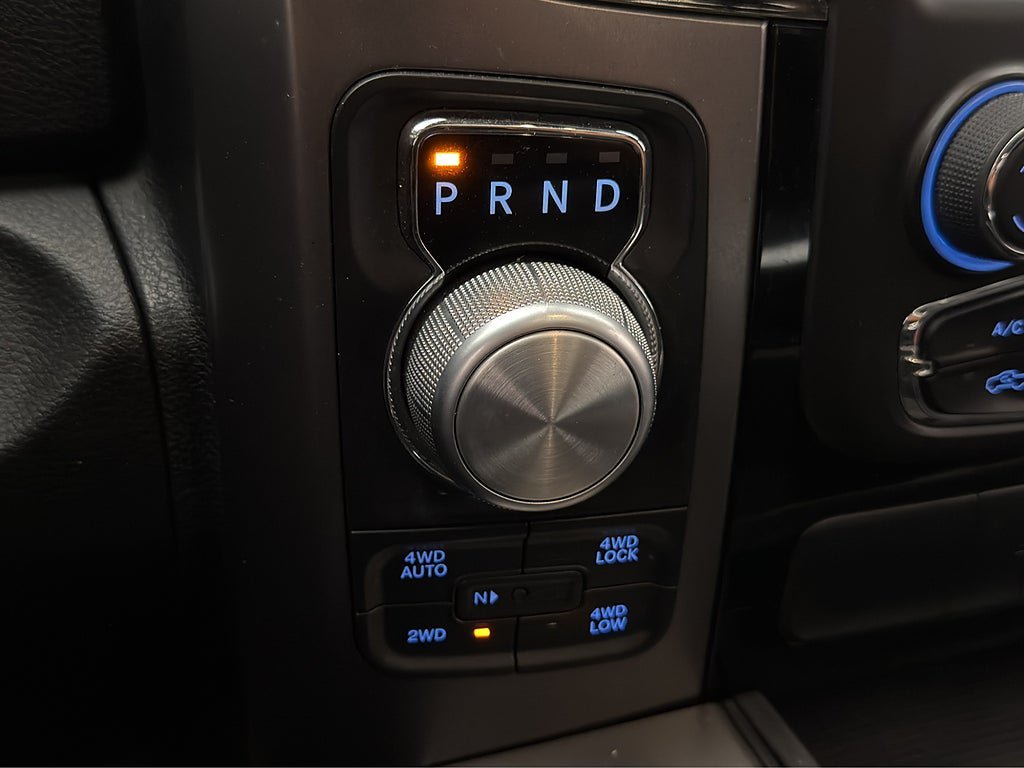 Vehicle Image 32