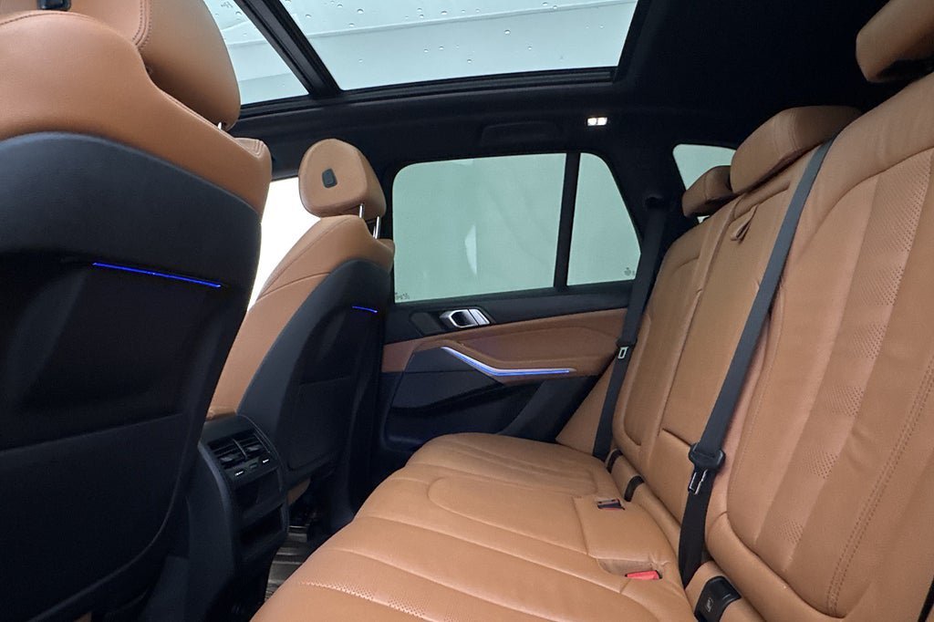 Vehicle Image 32