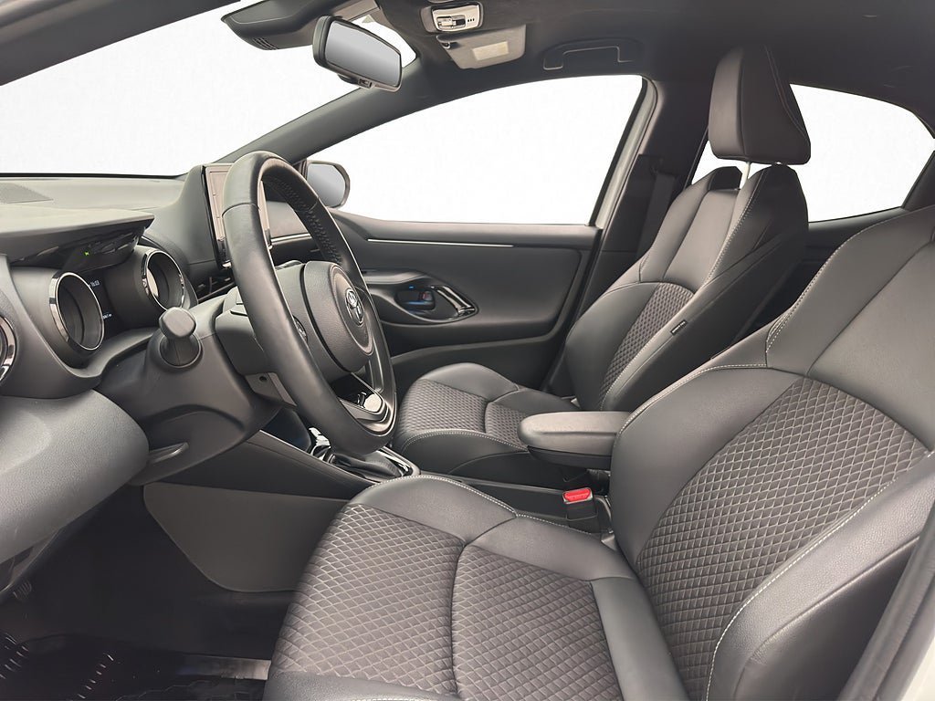Vehicle Image 8