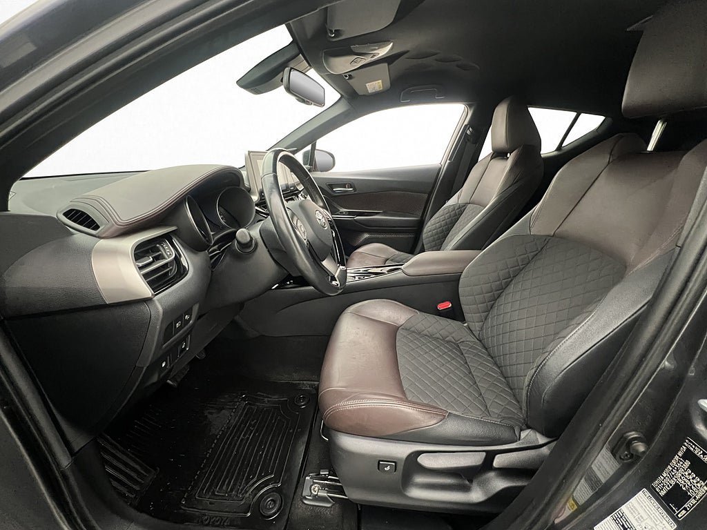 Vehicle Image 11