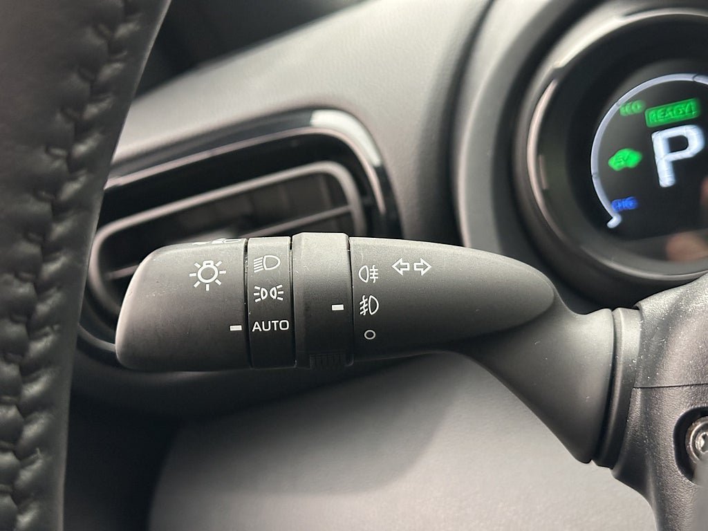 Vehicle Image 25
