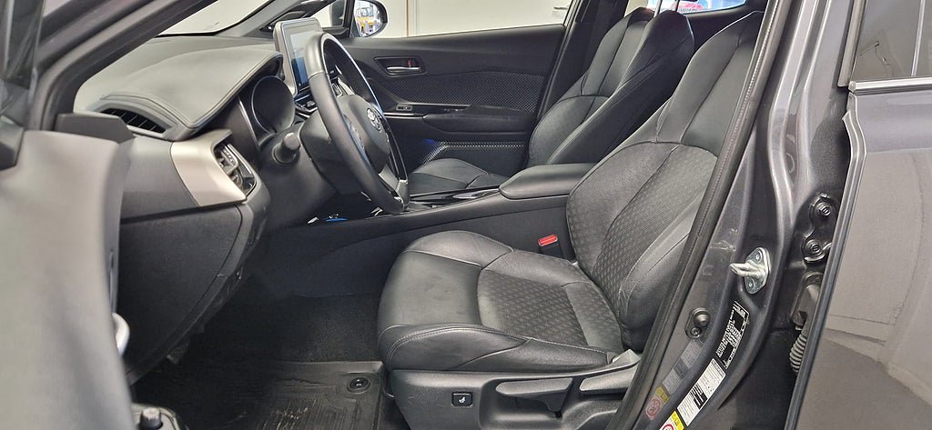 Vehicle Image 12