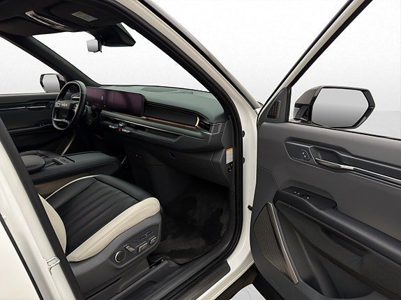 Vehicle Image 35