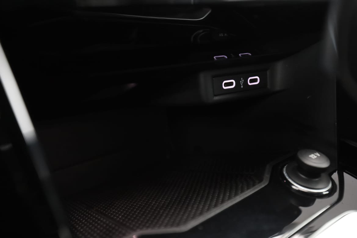 Vehicle Image 35