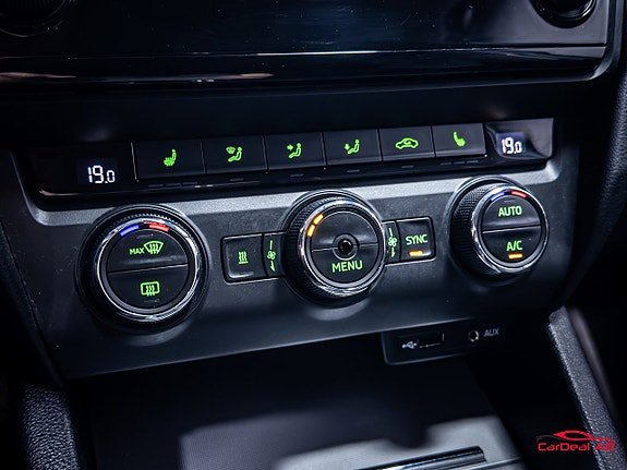 Vehicle Image 25