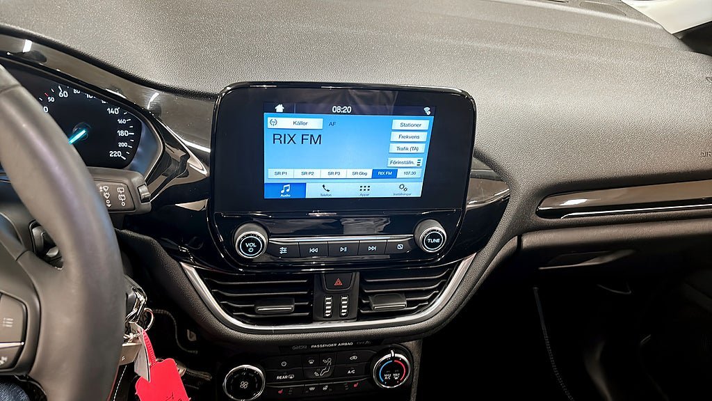 Vehicle Image 9