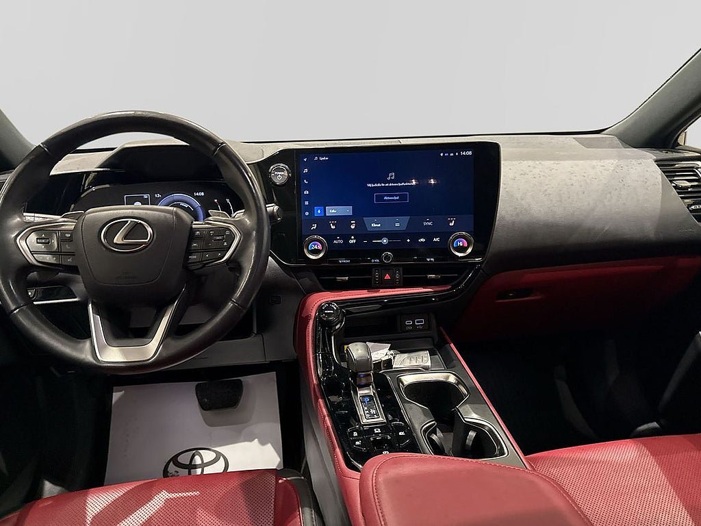 Vehicle Image 8