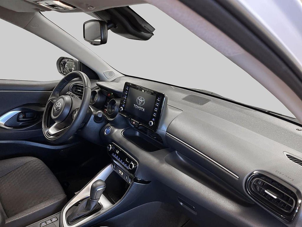 Vehicle Image 10