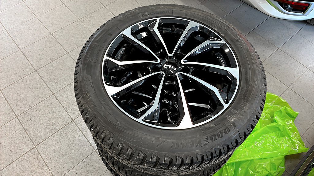 Vehicle Image 13