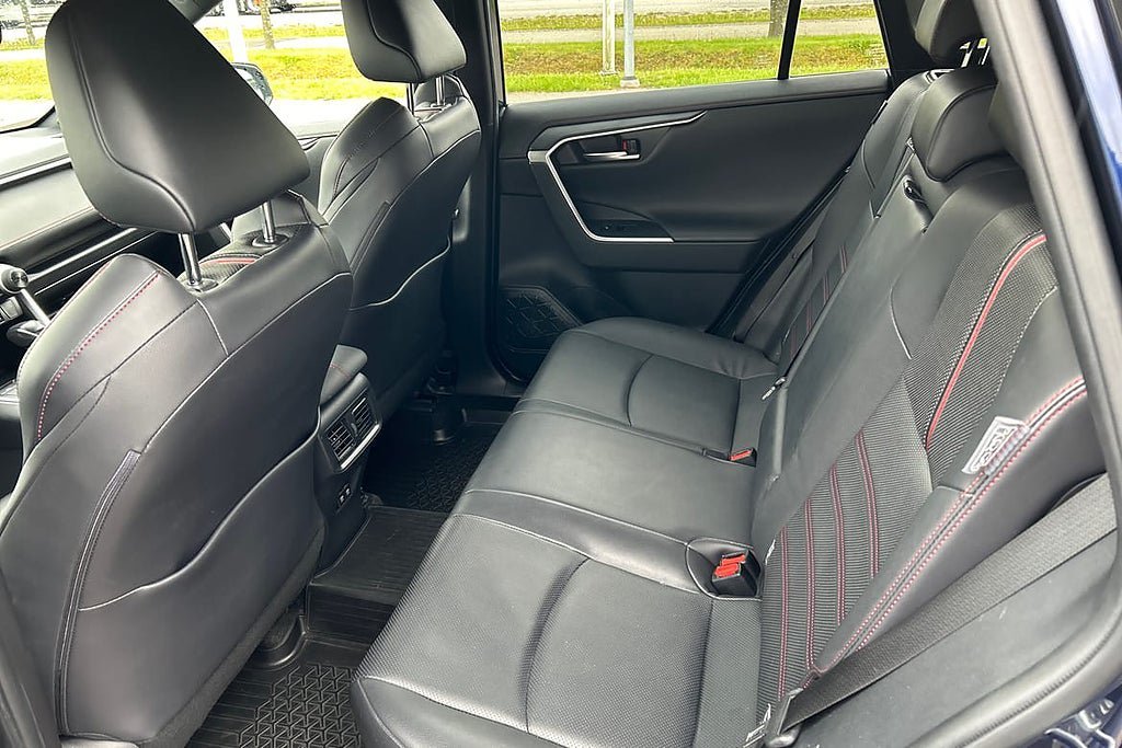 Vehicle Image 12