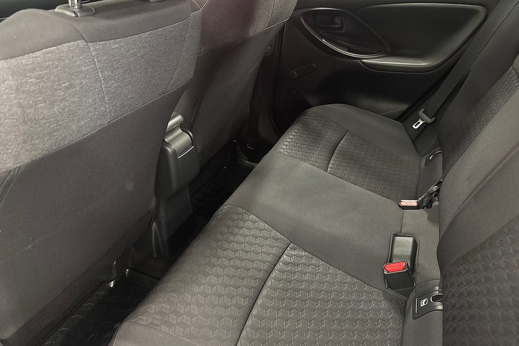 Vehicle Image 12
